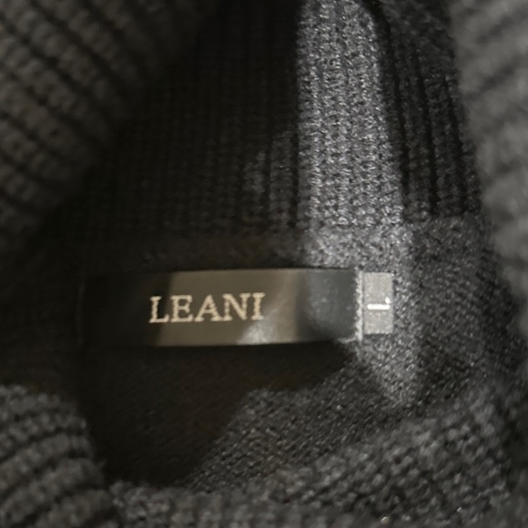 Elegant Black Cable Knit Turtleneck Sweater - Picture 2 of 4